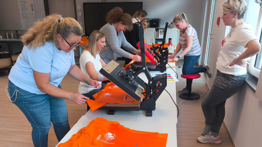 Abi-Shirts selber machen: Wie dein Jahrgang über 1.500 € spart!